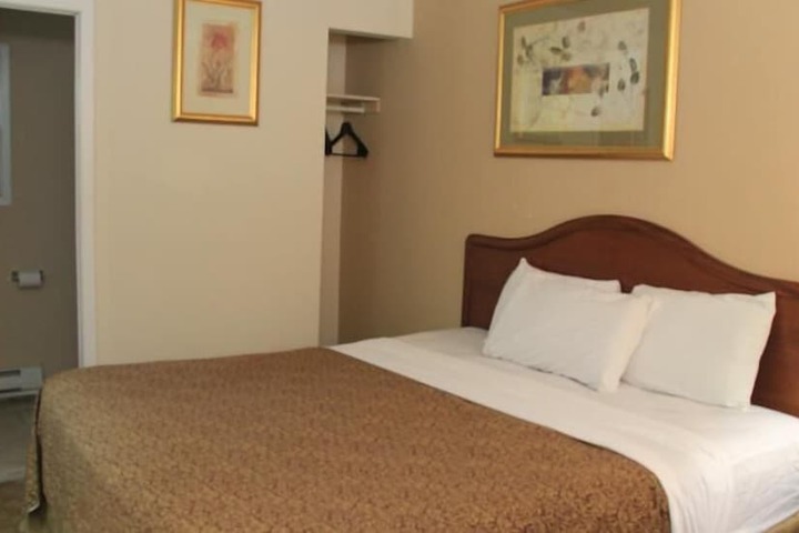 Room 12 of 23