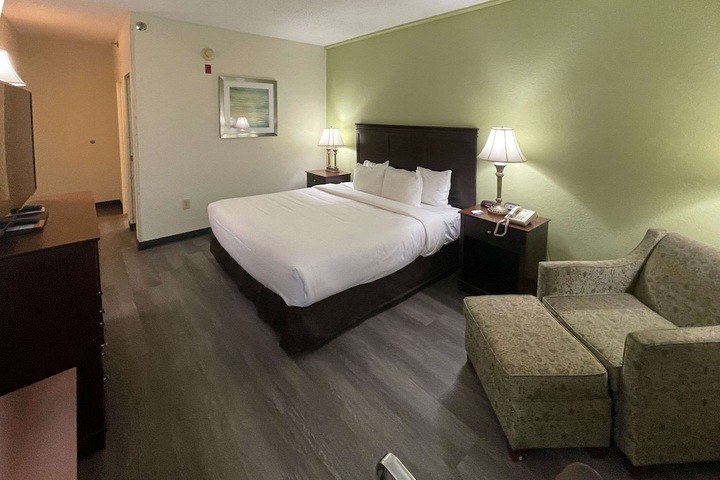 1 King Bed (14 of 15)