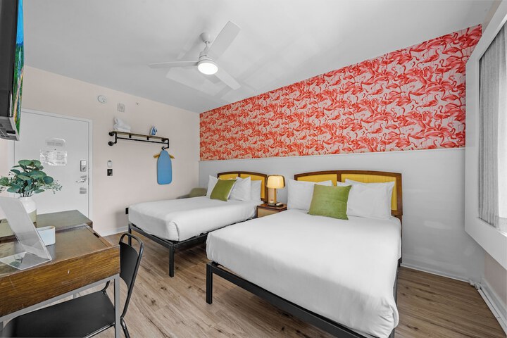 1 Queen Bed (27 of 27)