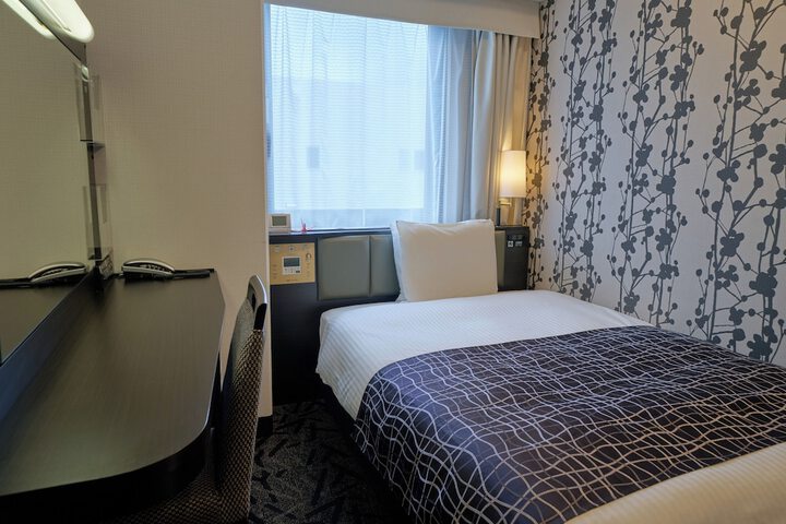 Room 11 of 38