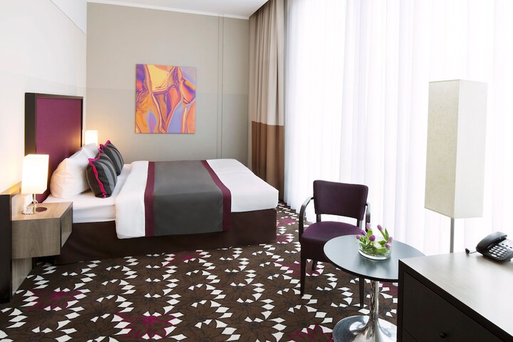 Room 45 of 143