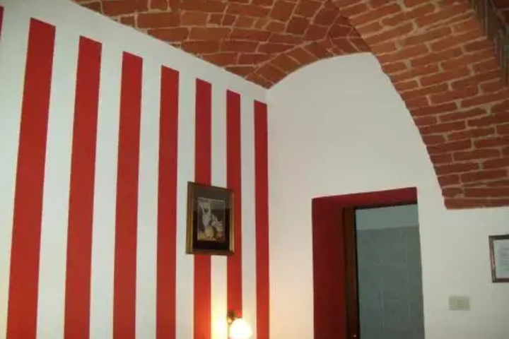 Room 3 of 8