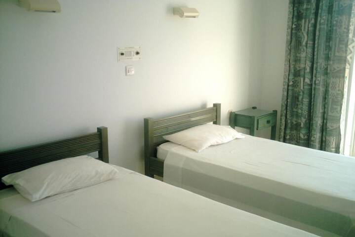 Room 9 of 48