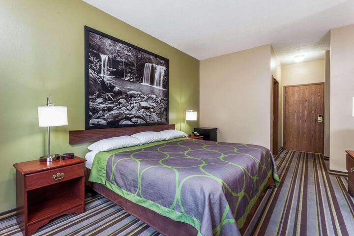 1 King Bed (3 of 12)