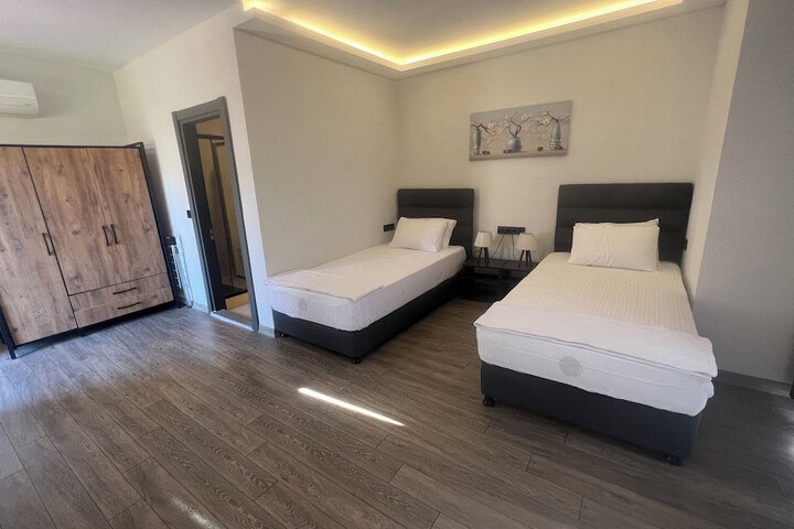 Room 2 of 46
