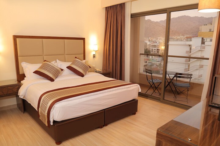 Room 6 of 38