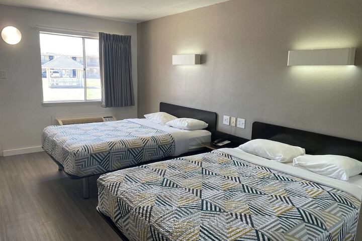 Room 13 of 22