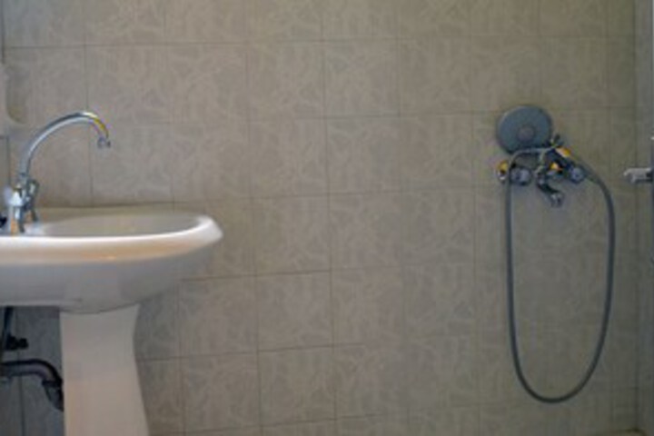 Room 7 of 120