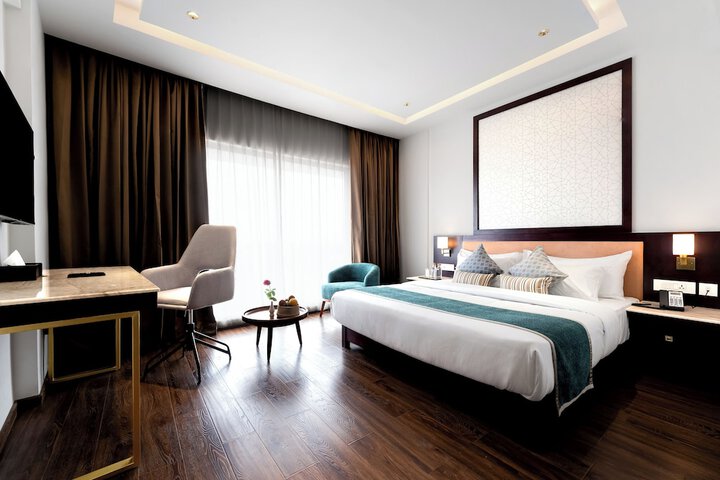 Room 4 of 63