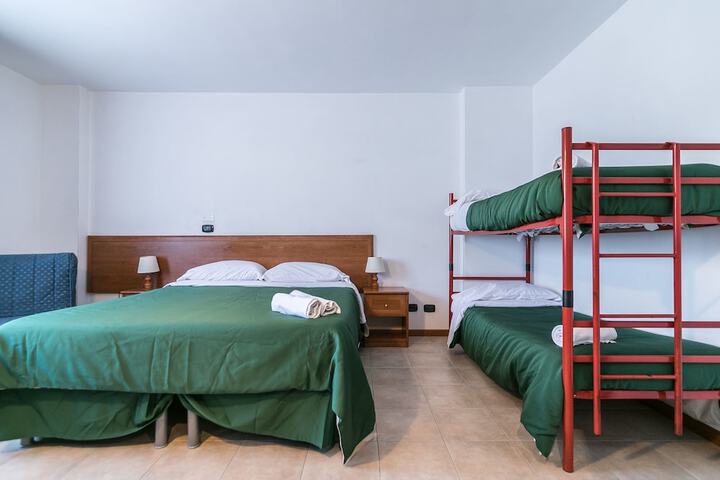 Room 9 of 20