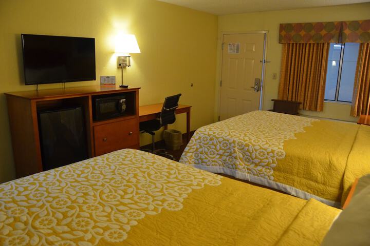 2 Queen Beds (4 of 7)