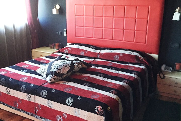 Room 9 of 98