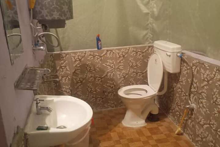 Room 4 of 7