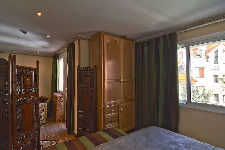 Room 9 of 14