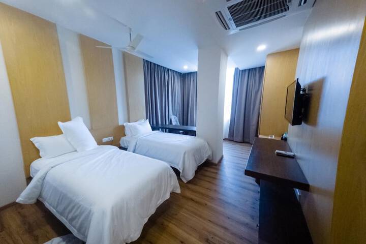 Room 13 of 38