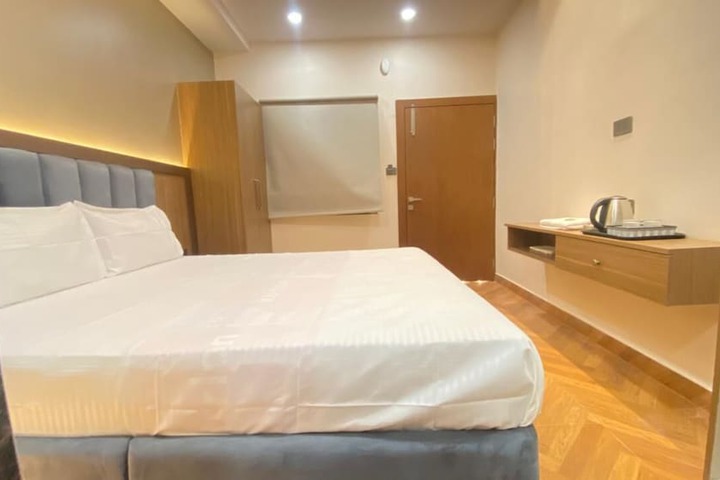 Room 3 of 7