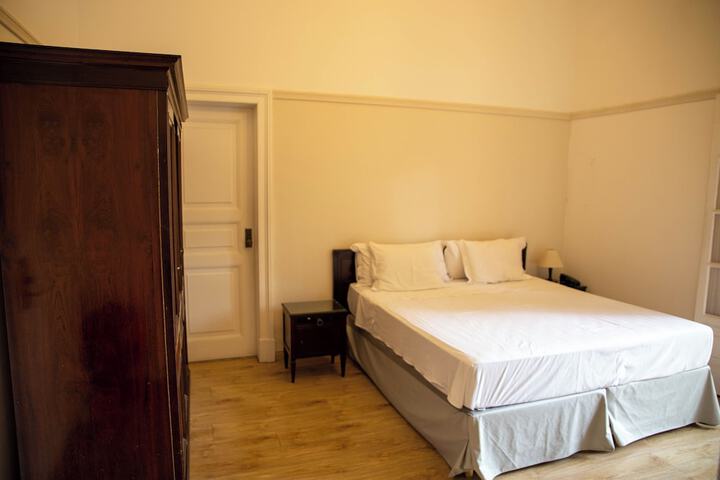 Room 25 of 76