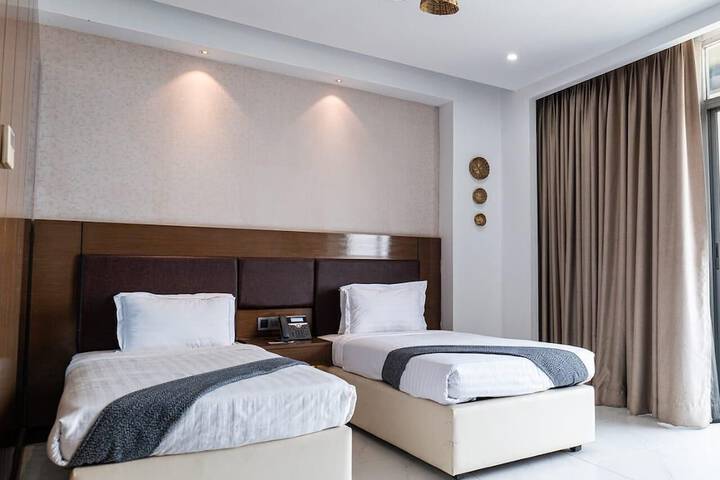 Room 5 of 7