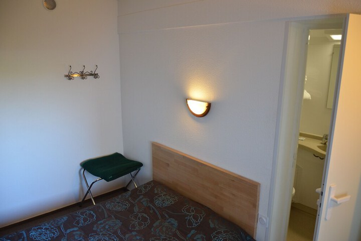 Room 10 of 37