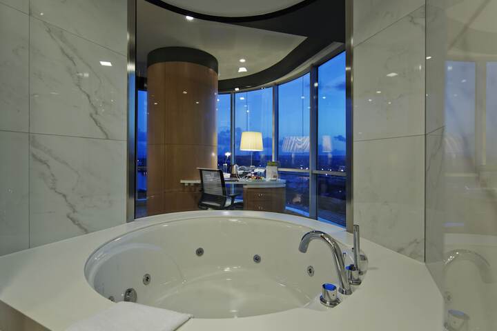 Hot Tub 92 of 191