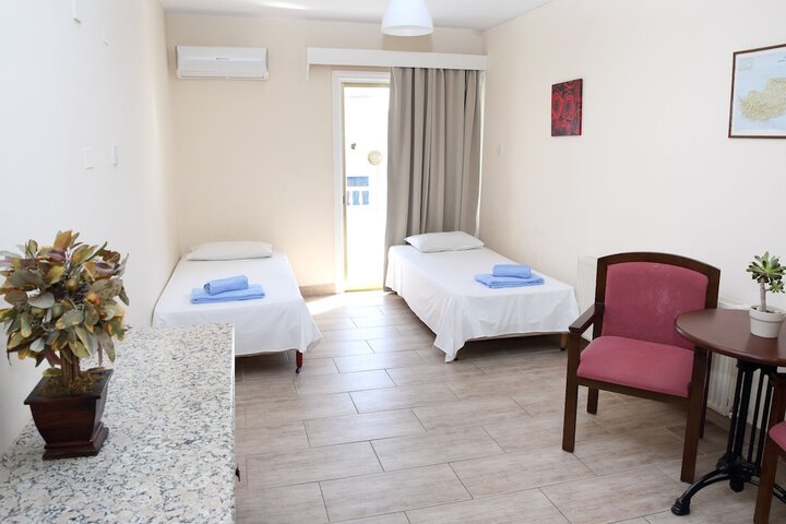 Room 3 of 65