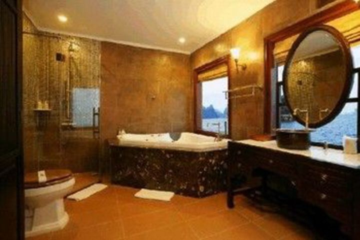Room 4 of 33