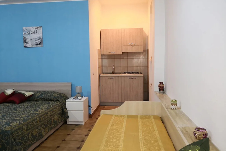Room 5 of 10