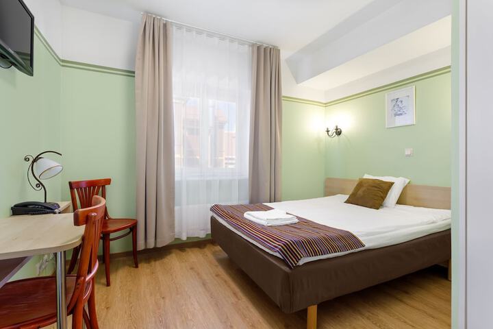 Room 9 of 34