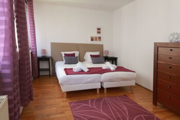Room 32 of 38