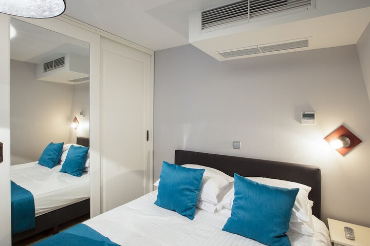 Room 28 of 138