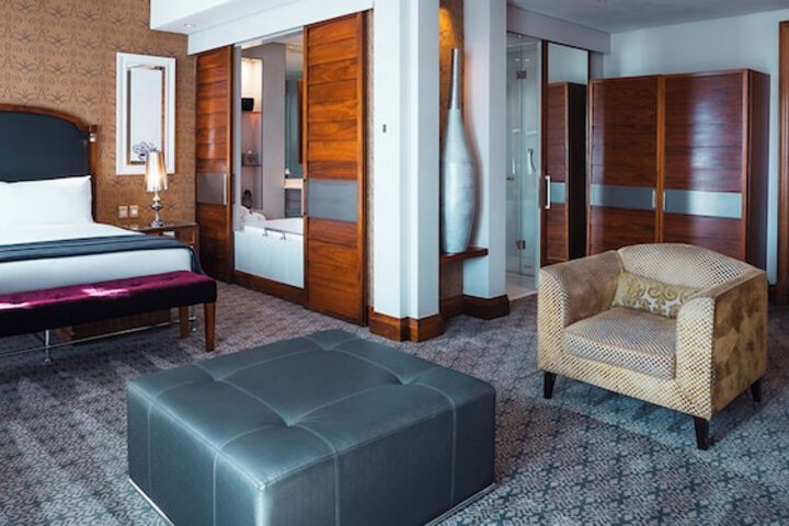 Room 6 of 33