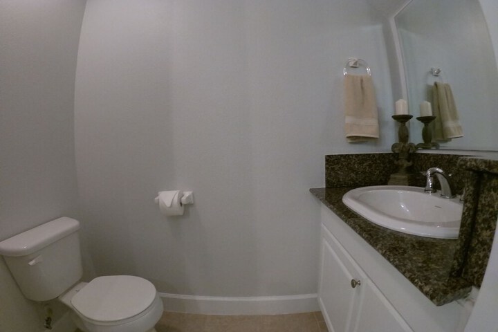 Room 33 of 62