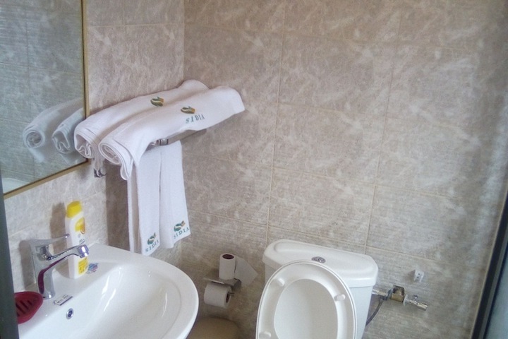 Room 10 of 14