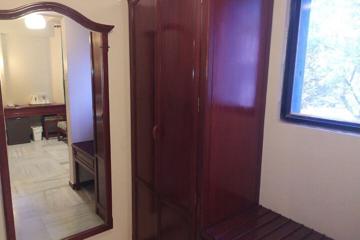 Room 34 of 96