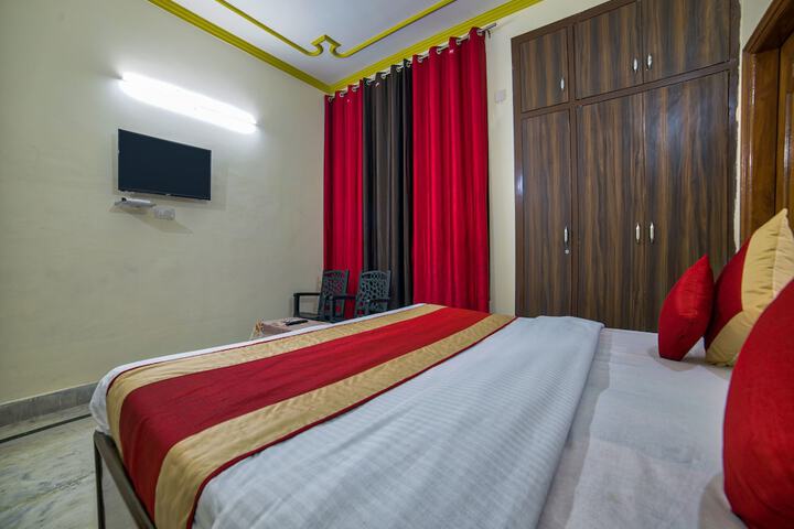 Room 6 of 18
