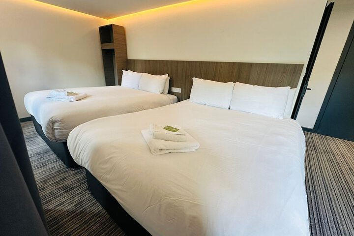 Room 5 of 18