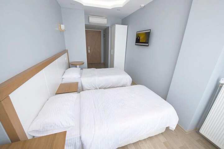 Room 12 of 21