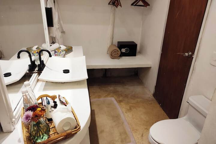Room 93 of 171
