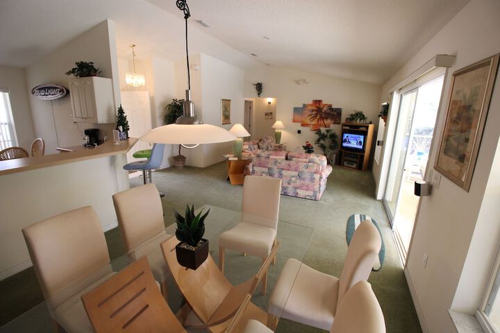 Room 8 of 16