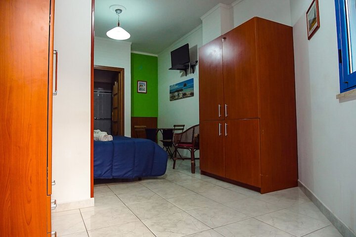 Room 11 of 120