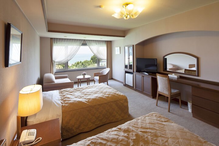 Room 6 of 45