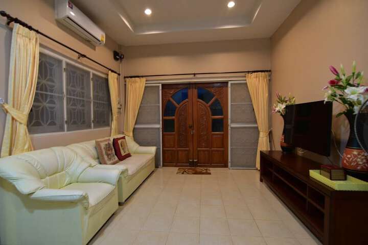 Room 2 of 16