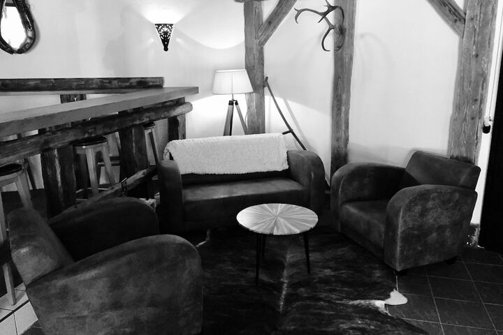 Lounge 88 of 104