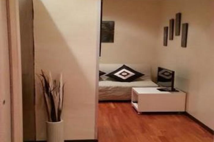 Room 10 of 12