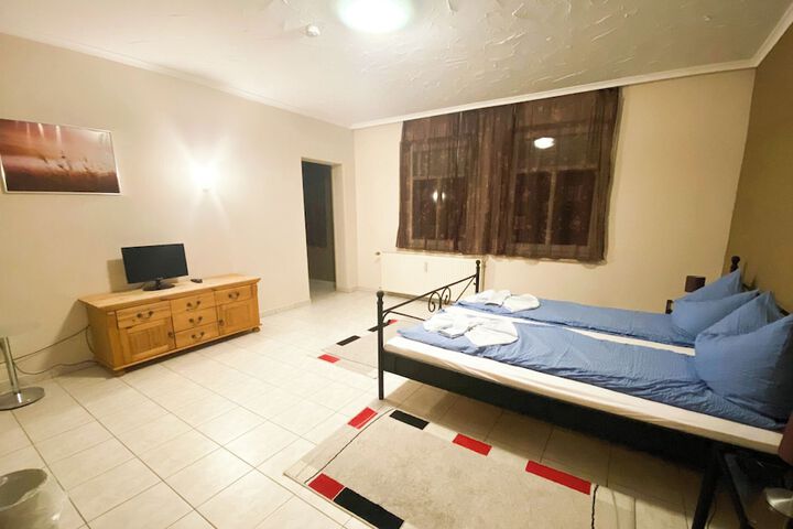 Room 12 of 15