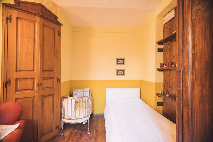 Room 27 of 29