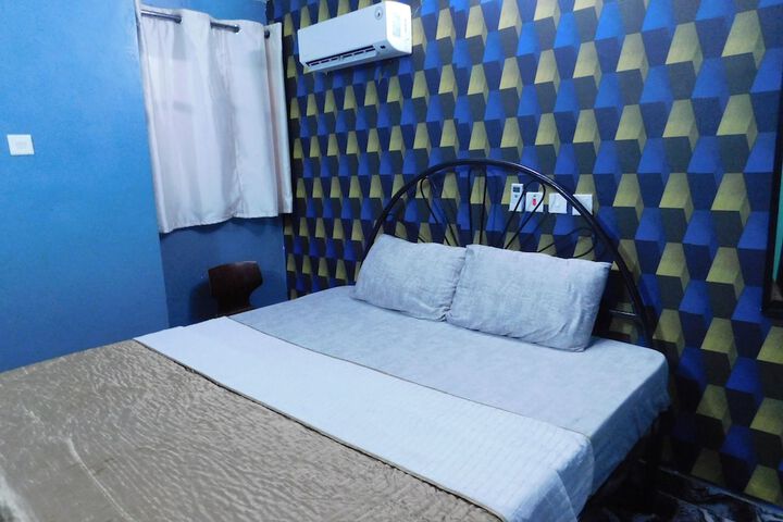 Room 5 of 20