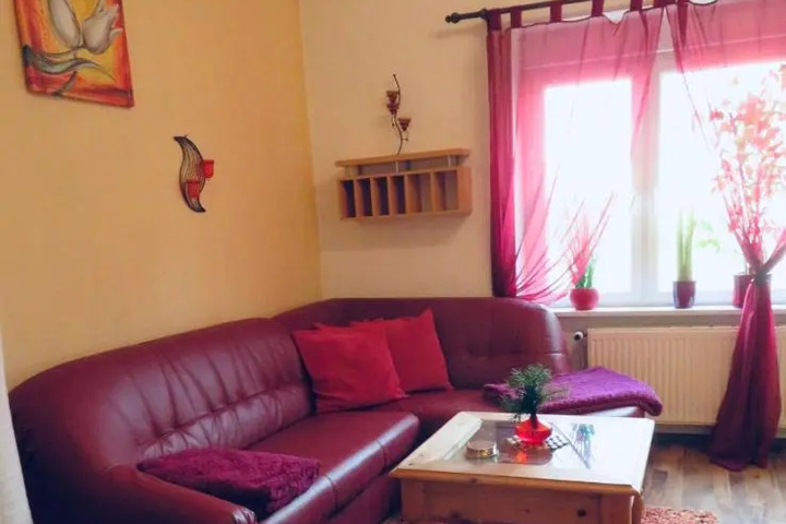 Room 4 of 7
