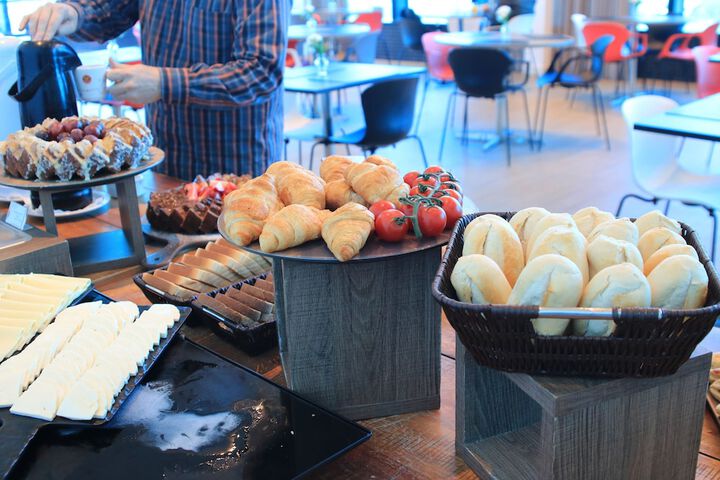 Breakfast/Coffee Service 23 of 41