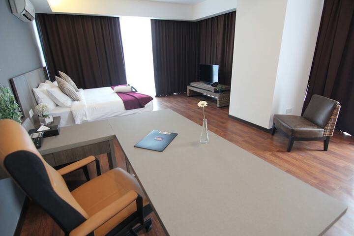 Room 30 of 68